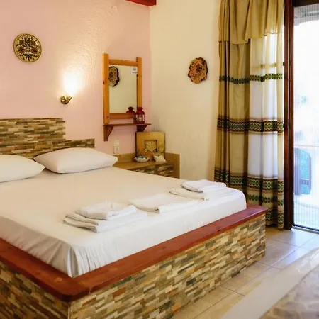 ゲストハウス Spiros 4*