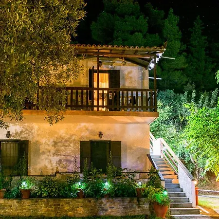 Spiros בית הארחה