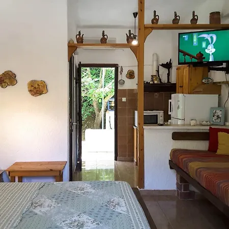 Spiros בית הארחה